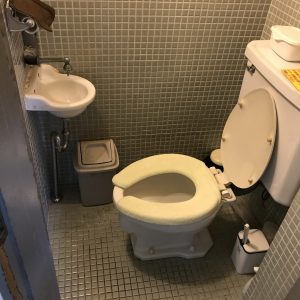 狭小トイレ